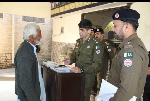 ڈی پی او ڈاکٹر سردار غیاث گل خان کی ڈی پی او آفس اٹک میں لائیو کھلی کچہری